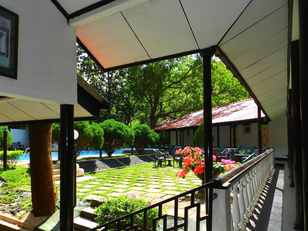 Jayasinghe Holiday Resort Kataragama Luaran gambar